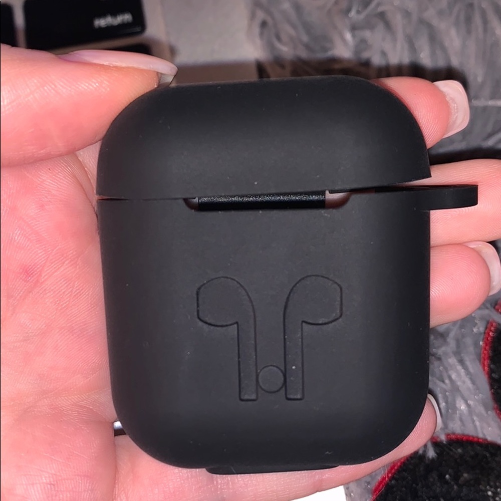 Airpod Case in Black with Hard Exterior Case